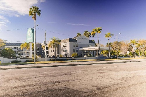 La Quinta Inn by Wyndham Tampa Near Busch Gardens - image 2