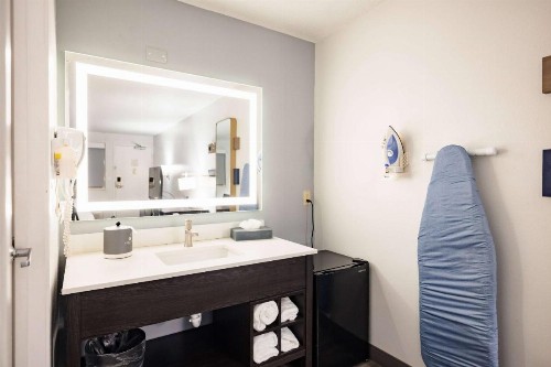 La Quinta Inn by Wyndham Tampa Near Busch Gardens - image 35