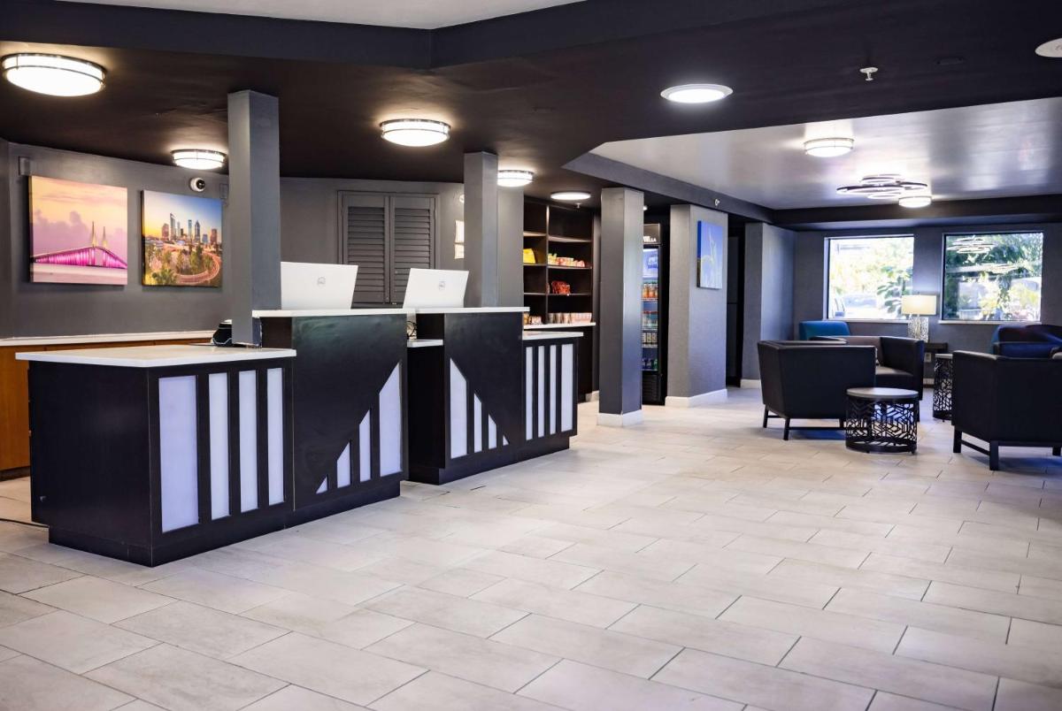 La Quinta Inn by Wyndham Tampa Near Busch Gardens - image 5