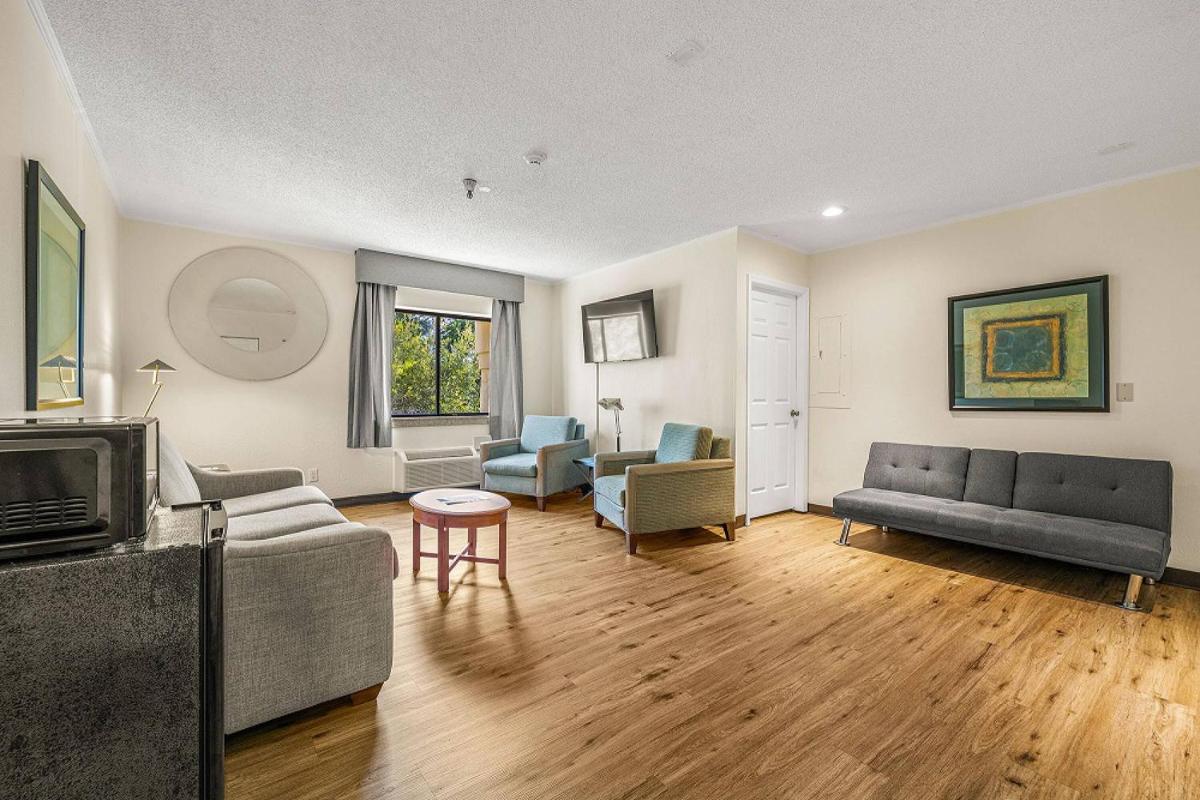 La Quinta by Wyndham Tampa Brandon West - image 3