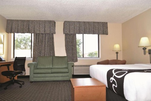 La Quinta by Wyndham Tampa Fairgrounds - Casino - image 20