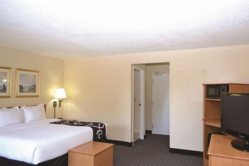 La Quinta by Wyndham Tampa Fairgrounds - Casino - image 4