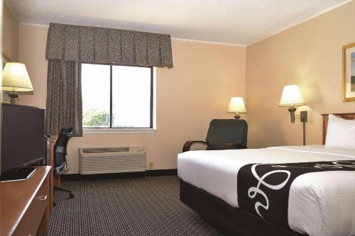 La Quinta by Wyndham Tampa Fairgrounds - Casino - image 7