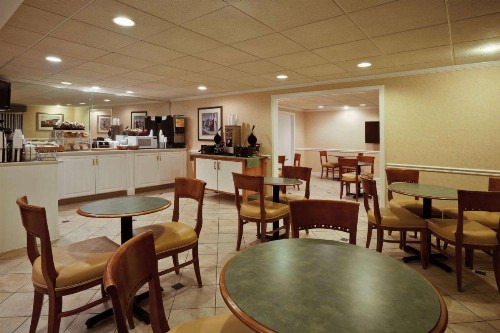 La Quinta by Wyndham Tampa Fairgrounds - Casino - image 9