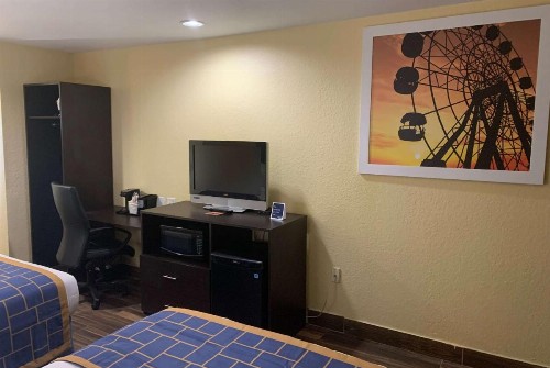 Days Inn & Suites by Wyndham Tampa / Raymond James Stadium - image 15