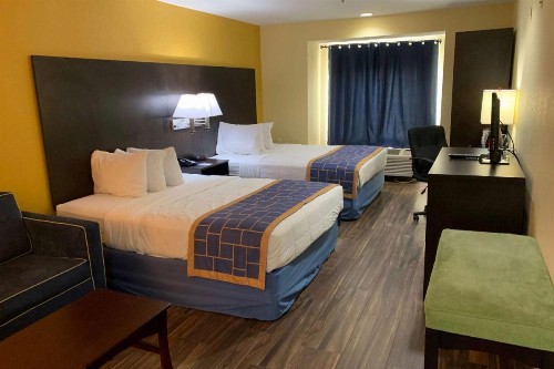 Days Inn & Suites by Wyndham Tampa / Raymond James Stadium - image 19