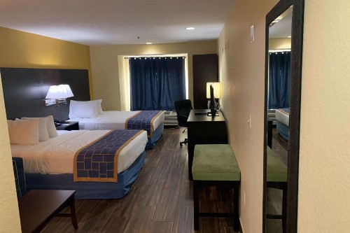 Days Inn & Suites by Wyndham Tampa / Raymond James Stadium - image 21
