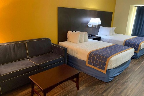 Days Inn & Suites by Wyndham Tampa / Raymond James Stadium - image 23