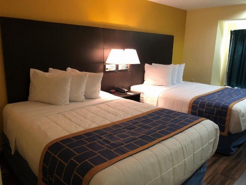 Days Inn & Suites by Wyndham Tampa / Raymond James Stadium - image 28