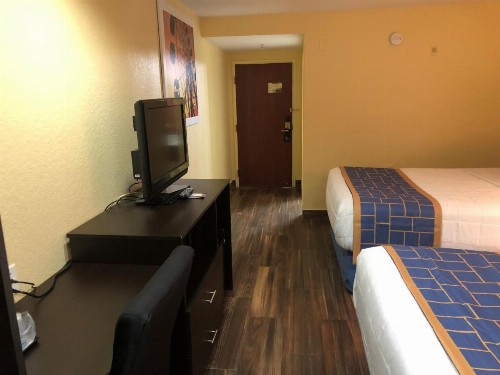 Days Inn & Suites by Wyndham Tampa / Raymond James Stadium - image 34