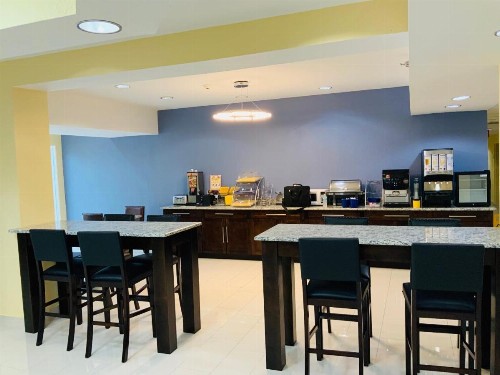 Days Inn & Suites by Wyndham Tampa / Raymond James Stadium - image 49
