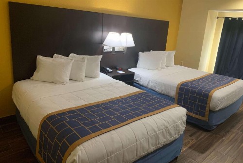 Days Inn & Suites by Wyndham Tampa / Raymond James Stadium - image 5