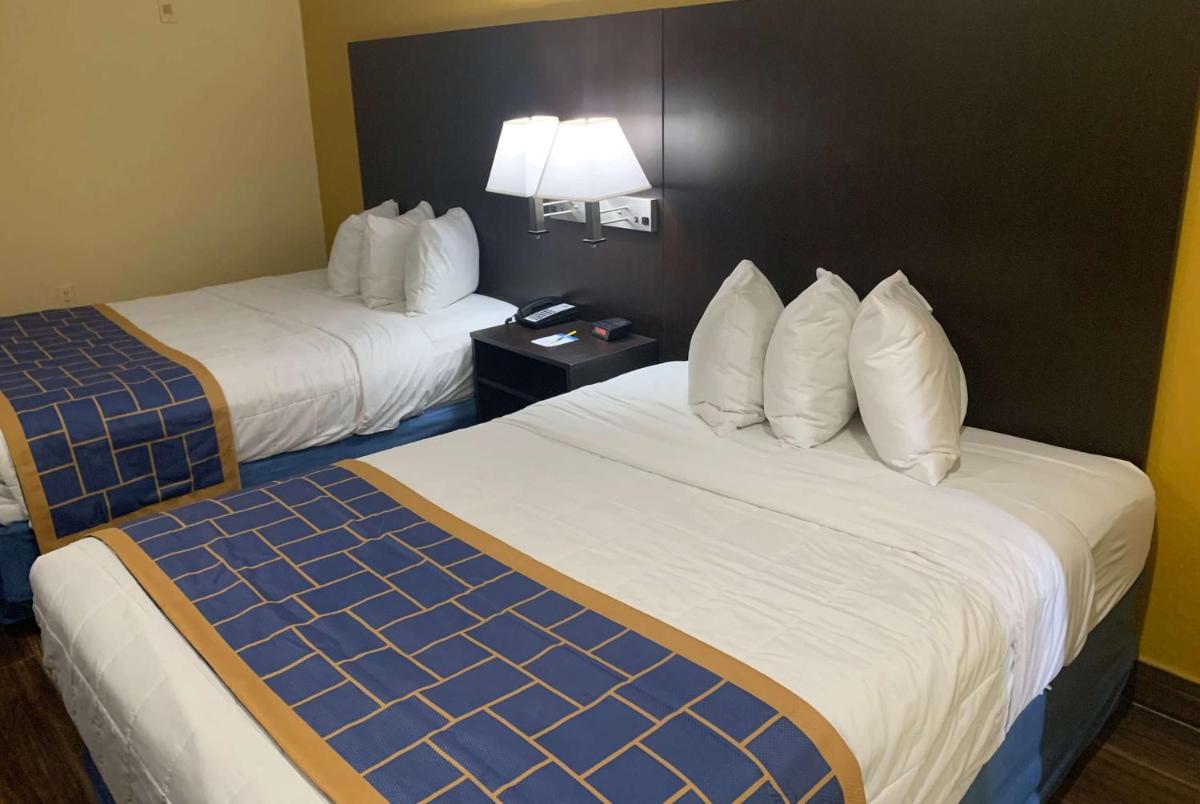 Days Inn & Suites by Wyndham Tampa / Raymond James Stadium - image 6