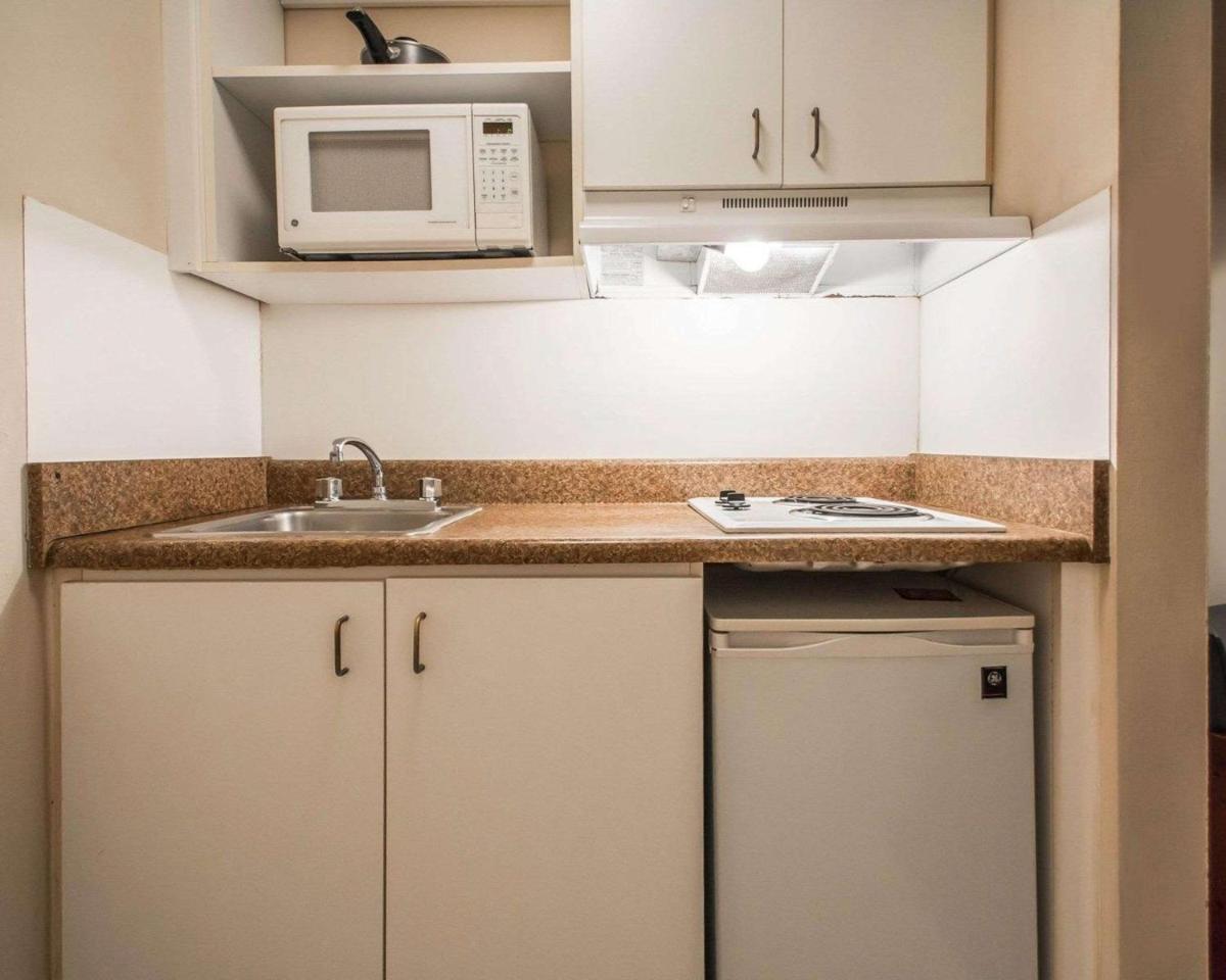 Suburban Extended Stay Tampa Airport - image 5