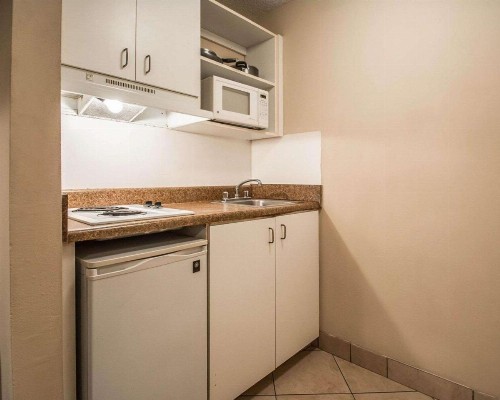Suburban Extended Stay Tampa Airport - image 7