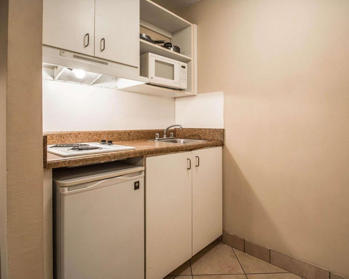 Suburban Extended Stay Tampa Airport - image 7