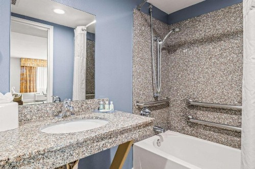 Quality Inn & Suites Near Fairgrounds & Ybor City - image 12