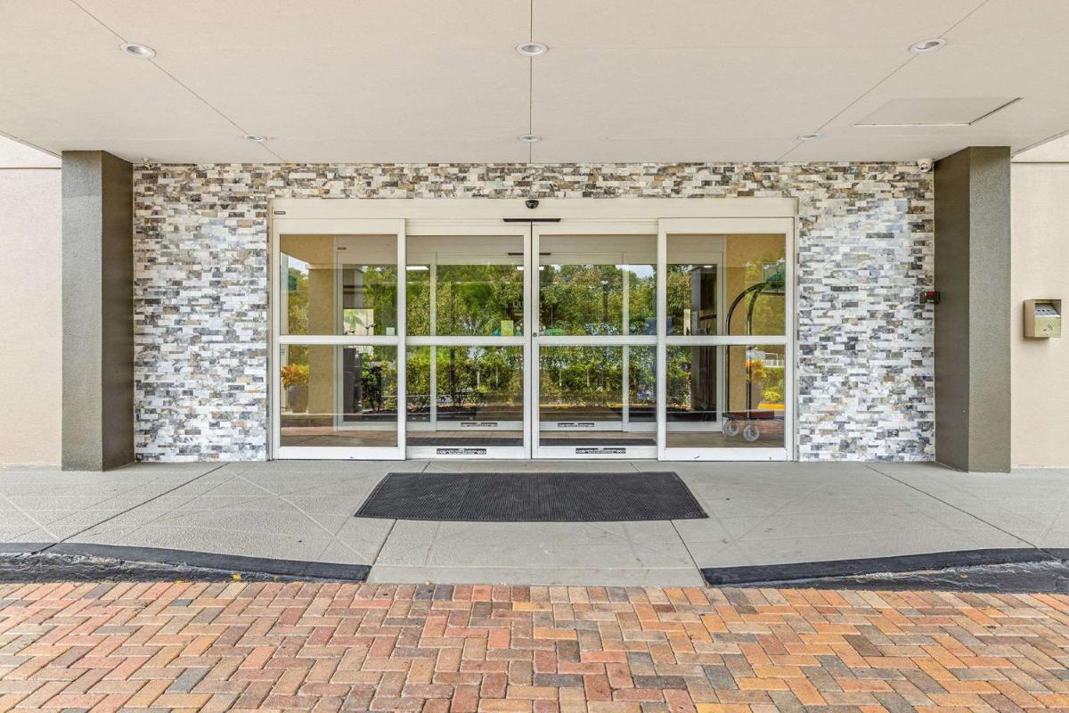 Quality Inn & Suites Near Fairgrounds & Ybor City - image 2