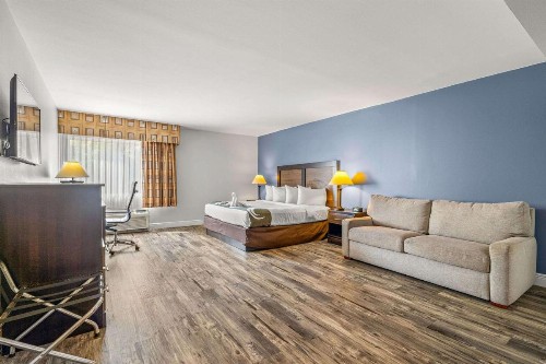 Quality Inn & Suites Near Fairgrounds & Ybor City - image 9