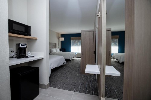 Tampa Airport Inn - image 3