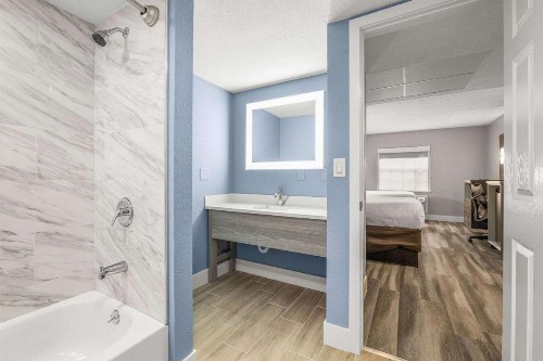 Quality Inn & Suites Tampa - Brandon Near Casino - image 32
