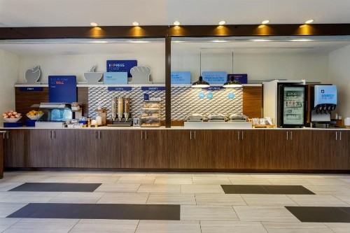 Holiday Inn Express Tampa North Telecom Park an IHG Hotel - image 8