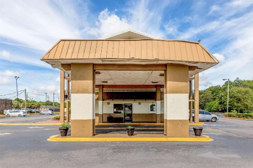 Rodeway Inn Tampa Fairgrounds-Casino - image 3