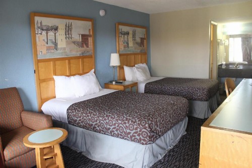 Tampa Inn Near Busch Gardens - image 10