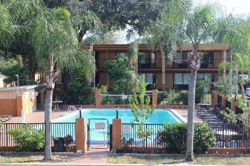 Tampa Inn Near Busch Gardens - image 23