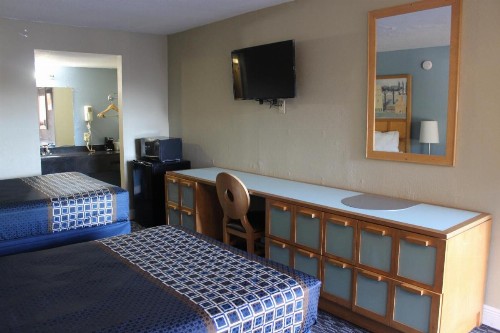Tampa Inn Near Busch Gardens - image 26