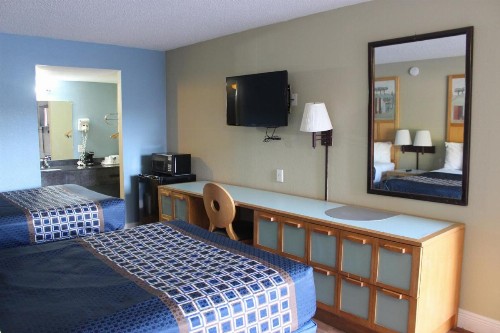 Tampa Inn Near Busch Gardens - image 27