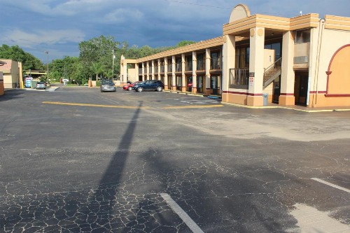 Tampa Inn Near Busch Gardens - image 37