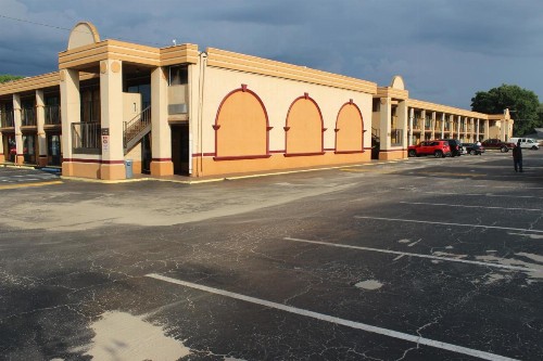 Tampa Inn Near Busch Gardens - image 38