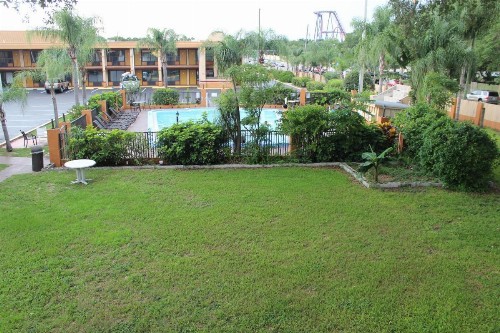 Tampa Inn Near Busch Gardens - image 8