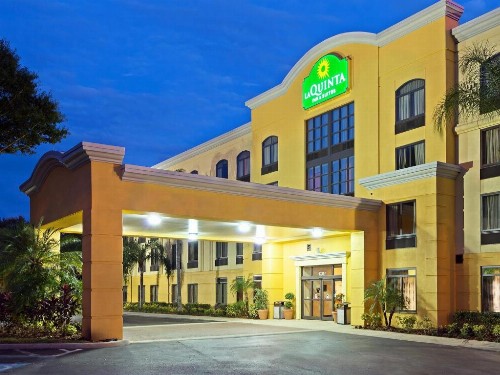 La Quinta Inn & Suites by Wyndham Tampa North - image 12