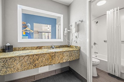 Clarion Inn and Conference Center Tampa-Brandon - image 21