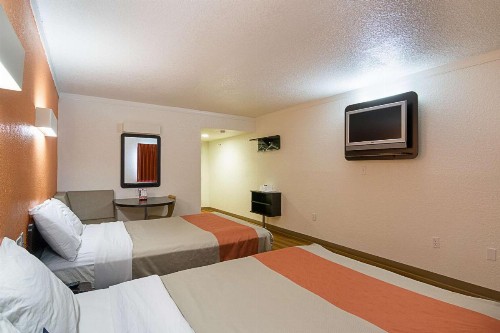 Motel 6-Tampa FL - Fairgrounds - image 17