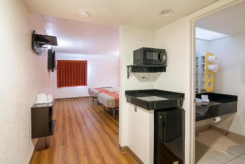 Motel 6-Tampa FL - Fairgrounds - image 18
