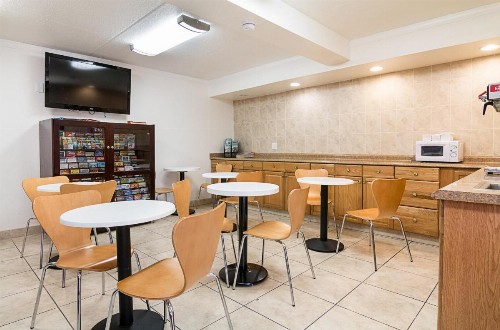 Motel 6-Tampa FL - Fairgrounds - image 28