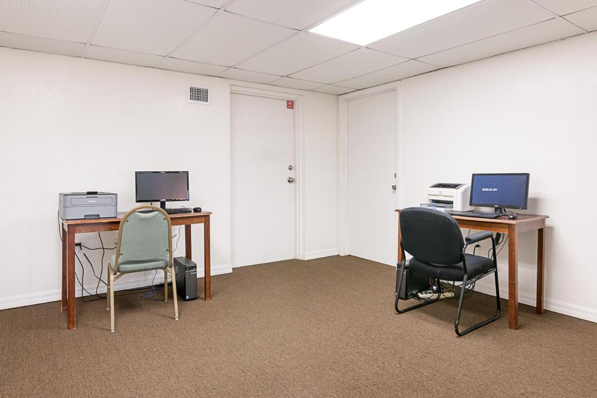 Motel 6-Tampa FL - Fairgrounds - image 3