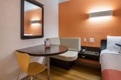 Motel 6-Tampa FL - Fairgrounds - image 36