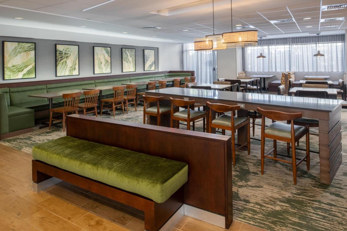 Fairfield Inn & Suites by Marriott Tampa Westshore/Airport - image 4