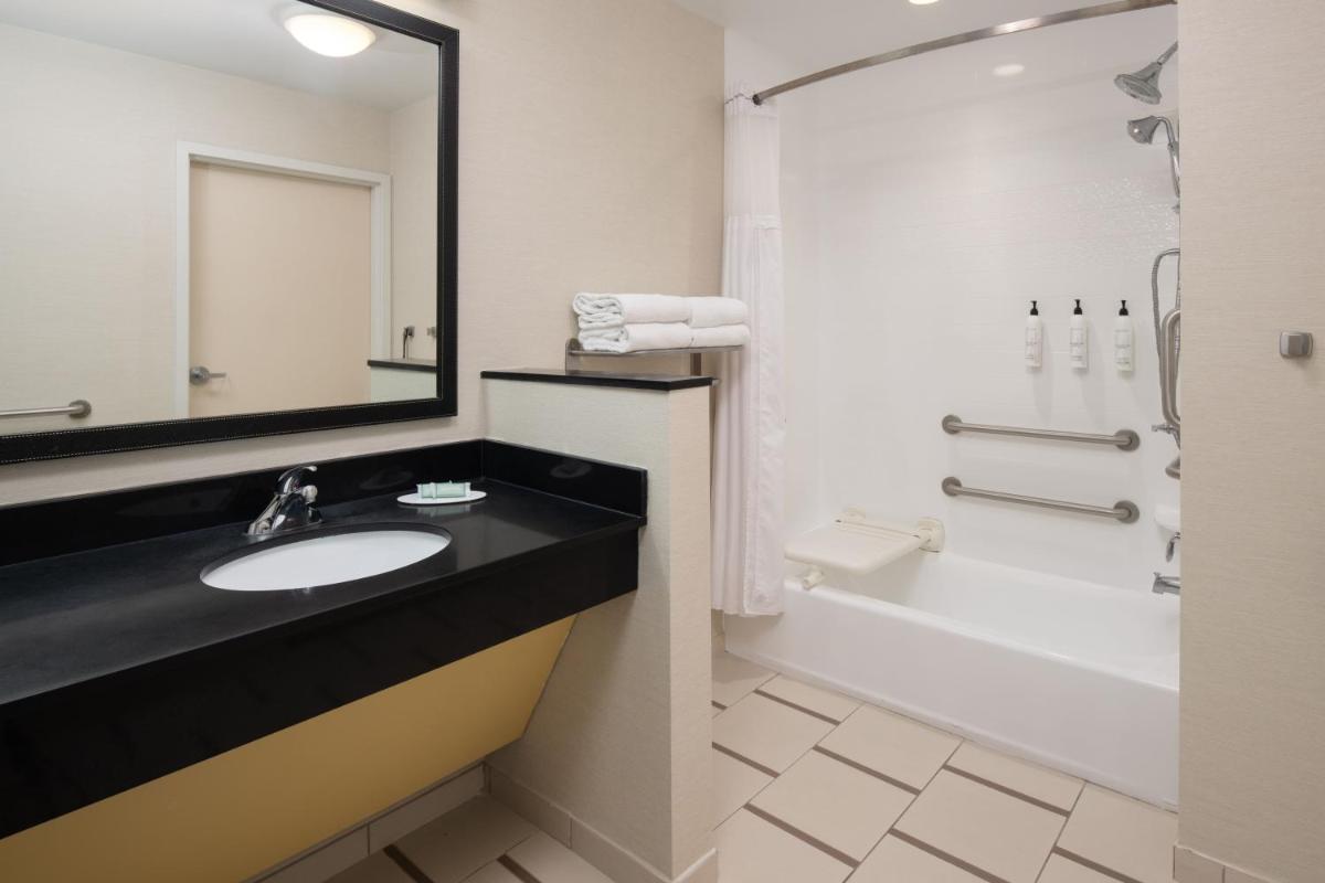 Fairfield Inn & Suites by Marriott Tampa Westshore/Airport - image 5