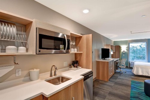 Home2 Suites By Hilton Tampa USF Near Busch Gardens - image 16