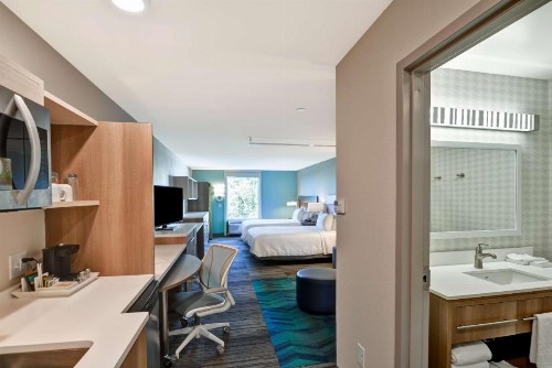 Home2 Suites By Hilton Tampa USF Near Busch Gardens - image 9
