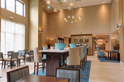 Hampton Inn & Suites by Hilton Tampa Busch Gardens Area - image 15