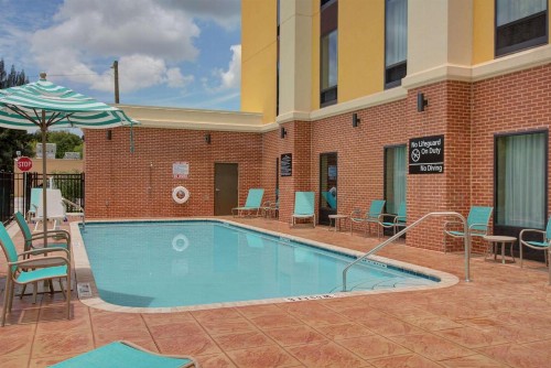 Hampton Inn & Suites by Hilton Tampa Busch Gardens Area - image 4