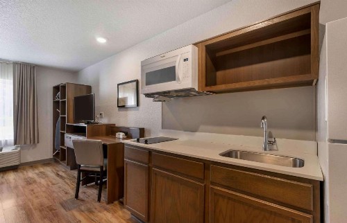 WoodSpring Suites Tampa Brandon - image 12