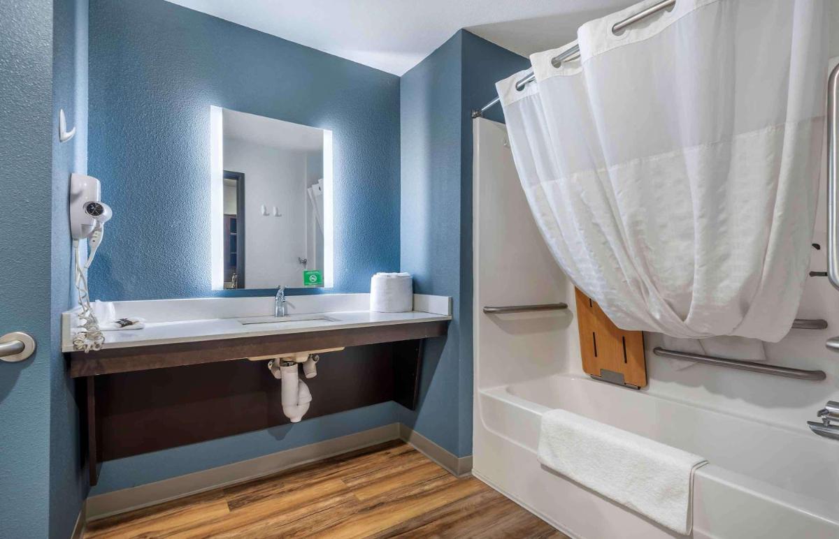 WoodSpring Suites Tampa Brandon - image 2