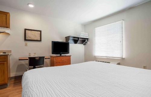 WoodSpring Suites Tampa Brandon - image 27